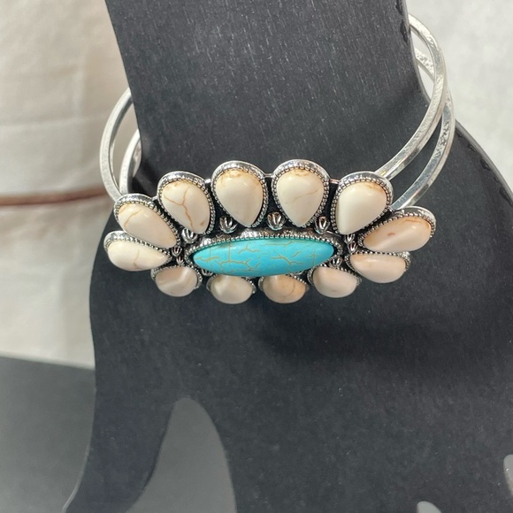 Navajo/Western Turquoise Flower Bracelet - Picture 2 of 9
